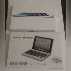 Apple iPad Mini A1432 with Onhi Wireless Keyboard